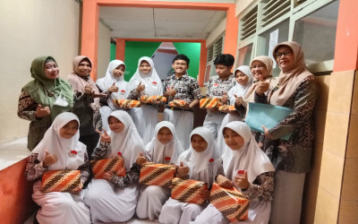 SELAMAT DAN SUKSES ATAS KELULUSAN  SISWA KELAS IX SMP NEGERI 2 BATANG  TAHUN PELAJARAN 2021/2022